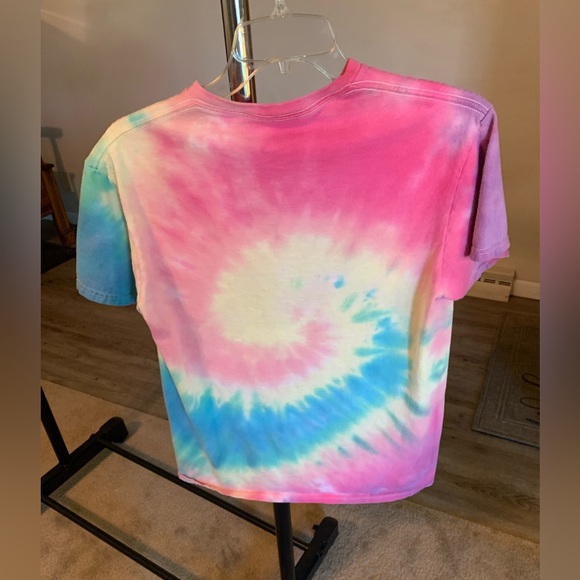 VW Women’s size medium Tie-Dye short sleeve t-shirt. - Picture 2 of 3